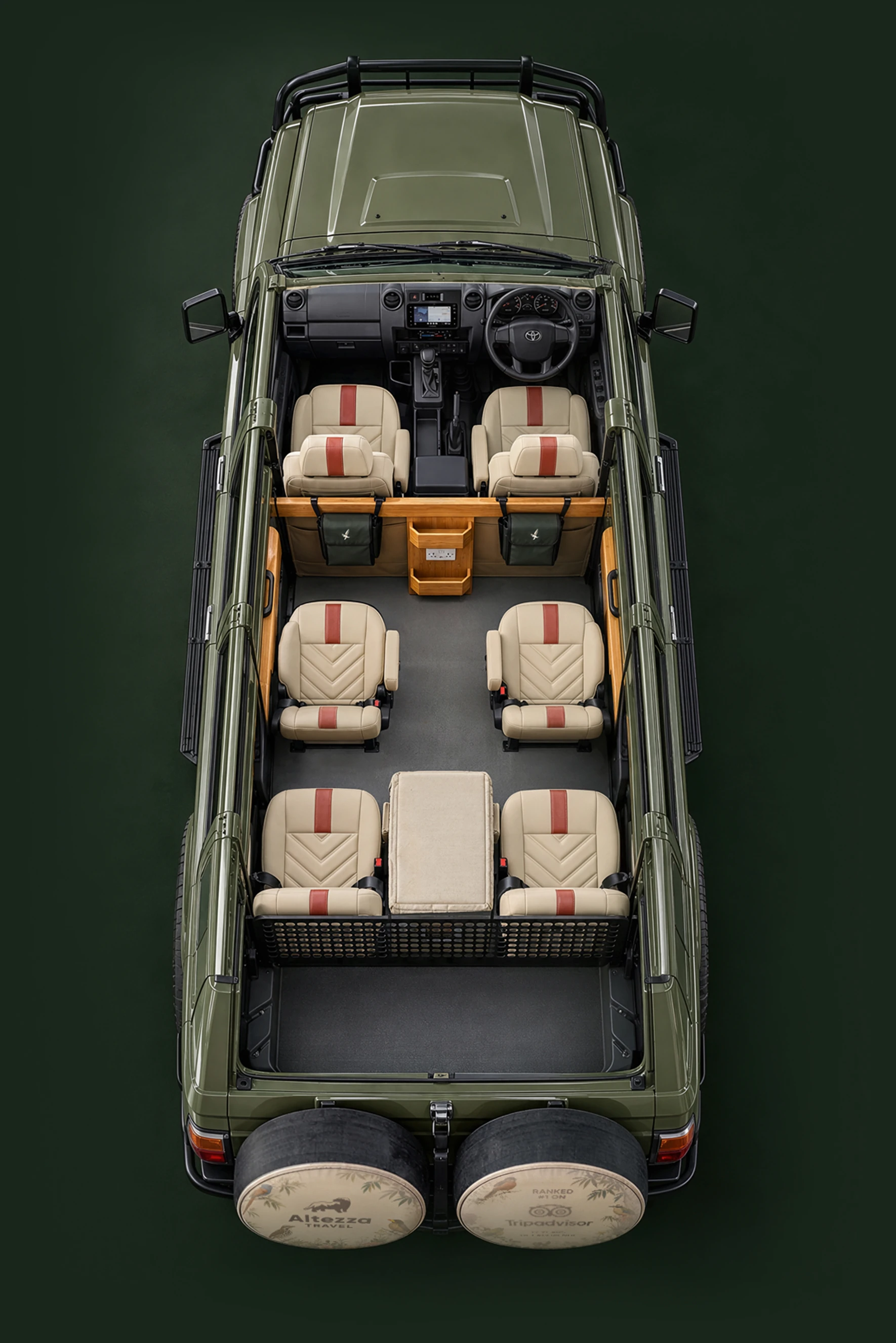 Vista superior do interior do veículo de safári da Altezza e sua configuração de assentos
